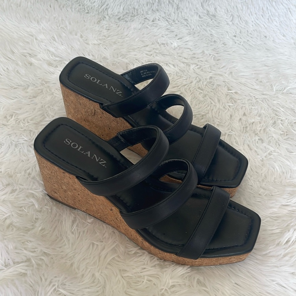 Solanz Like new cork wedges. Size 8.5